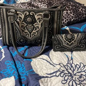Montana West purse with matching wallet. 15” length, 11” width.